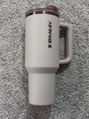 Stanley Travel Mug in Pale Pink with Handle
